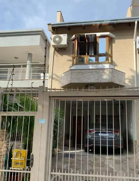 Casa com 3 quartos, 2 banheiros e 222m² à venda no bairro Jardim Planalto, Porto Alegre
