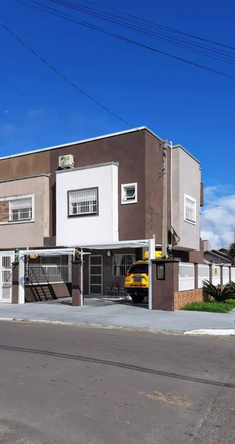 Sobrado com 3 quartos, 2 banheiros e 80m² à venda no bairro Centro, Tramandai