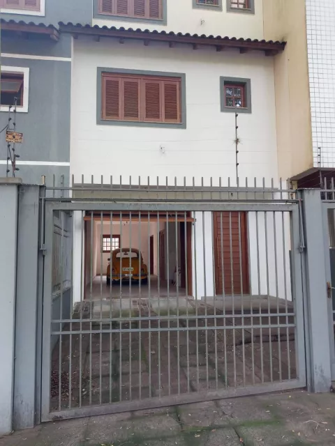 Sobrado com 3 quartos, 2 banheiros e 318m² à venda no bairro Jardim Planalto, Porto Alegre